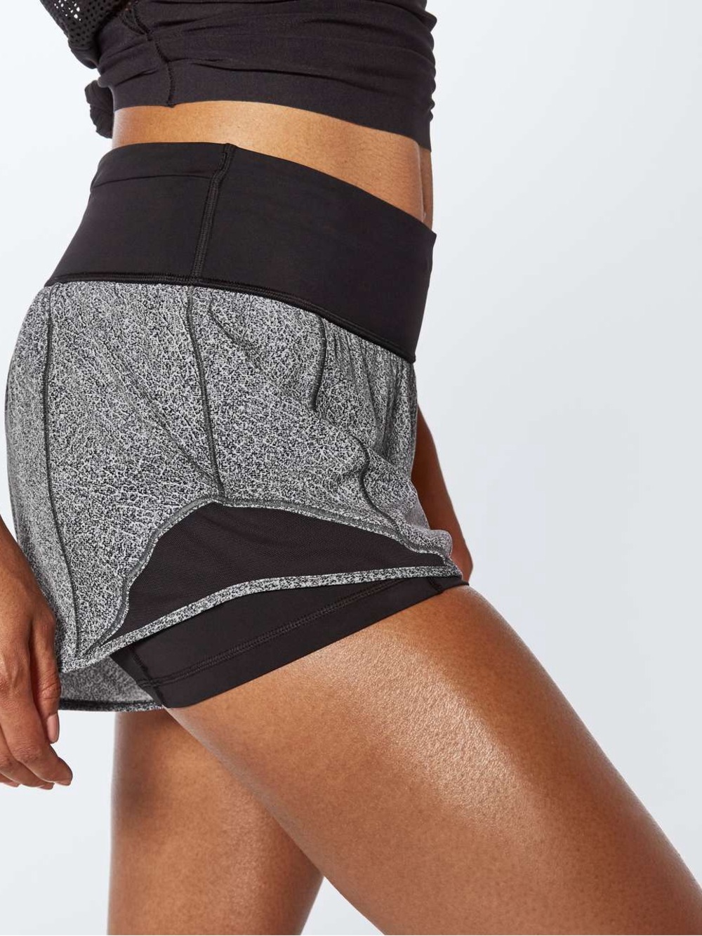 Lululemon Hotty Hot Short 
Fractal Alpine White Black / Black